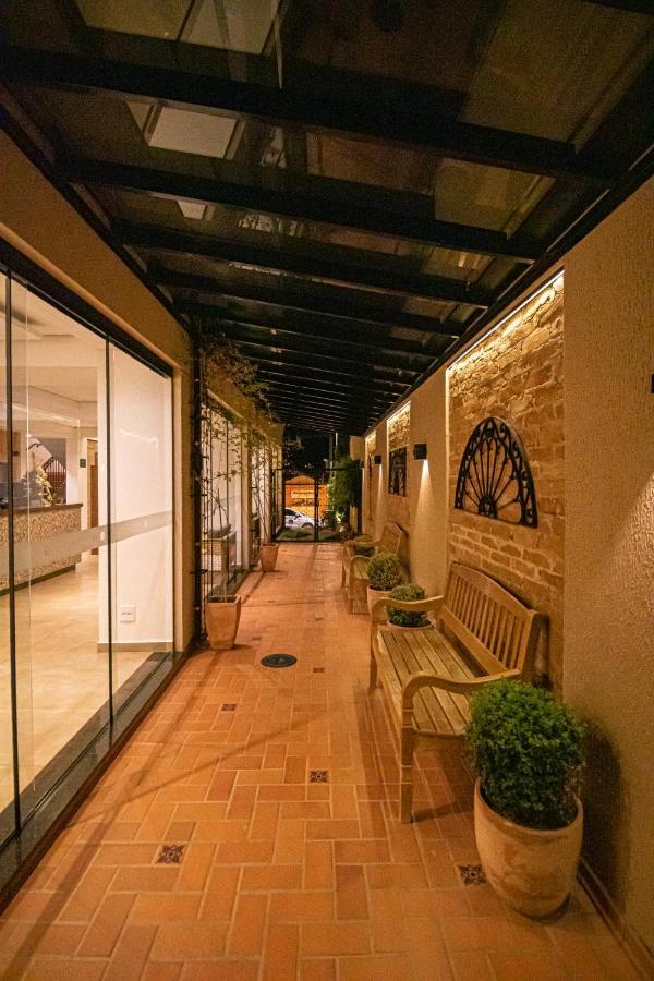 אמפארו Prado Hotel מראה חיצוני תמונה