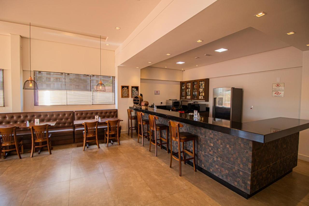 אמפארו Prado Hotel מראה חיצוני תמונה