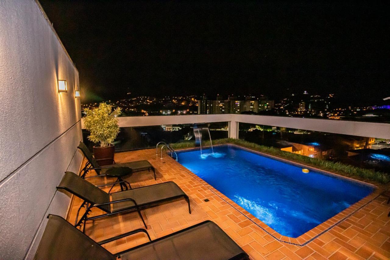 אמפארו Prado Hotel מראה חיצוני תמונה