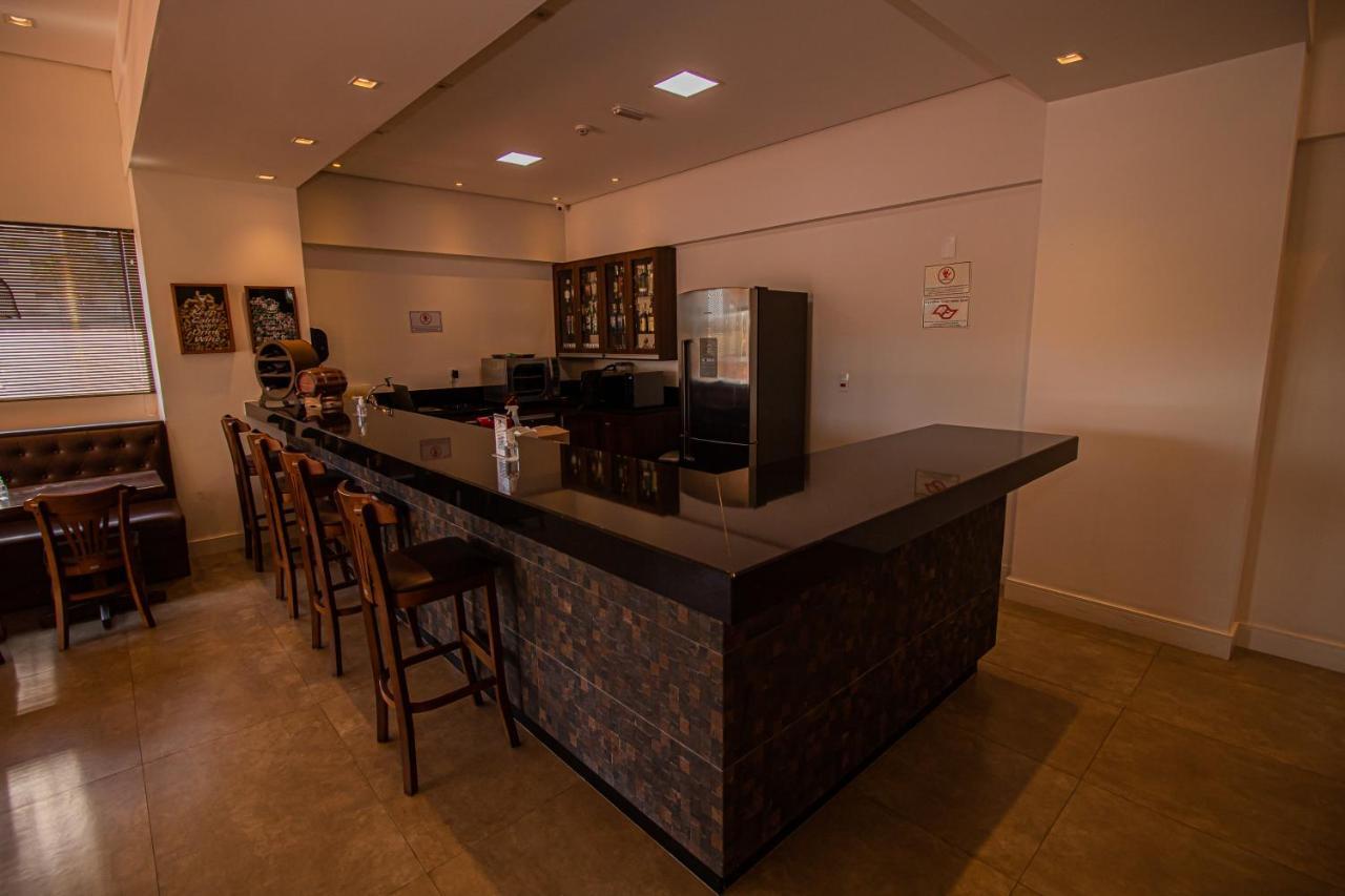 אמפארו Prado Hotel מראה חיצוני תמונה